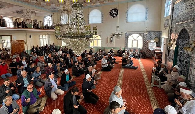 Yakakent'te Hoca Ali Efendi dualarla anıldı