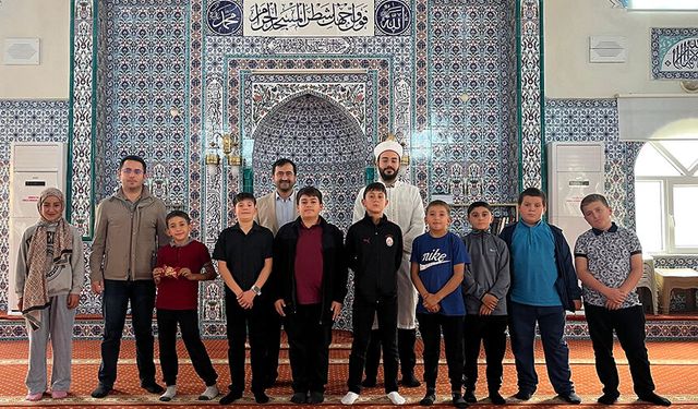 Yakakent'te öğrencilerden anlamlı ziyaret