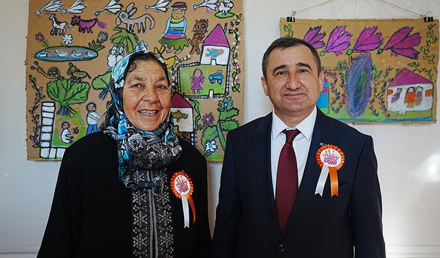 73 yaşındaki Hakime teyzenin yaptığı resimlerden oluşan sergi açıldı