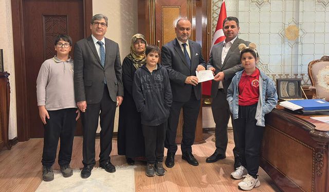 Adana Selahaddin Eyyubi İmam Hatip Ortaokulu'ndan Filistin'e destek