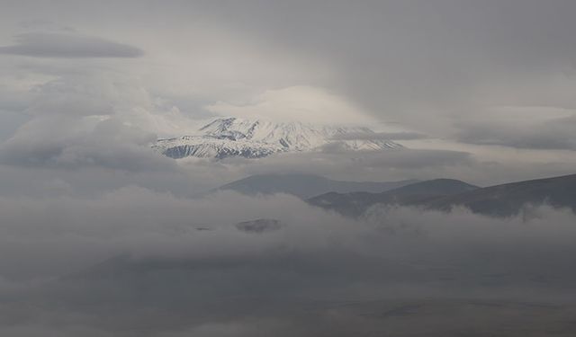 Aras Dağları sisler altında görüntülendi