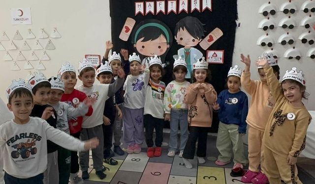 Bahçelievler'de miniklerden Kızılay etkinliği