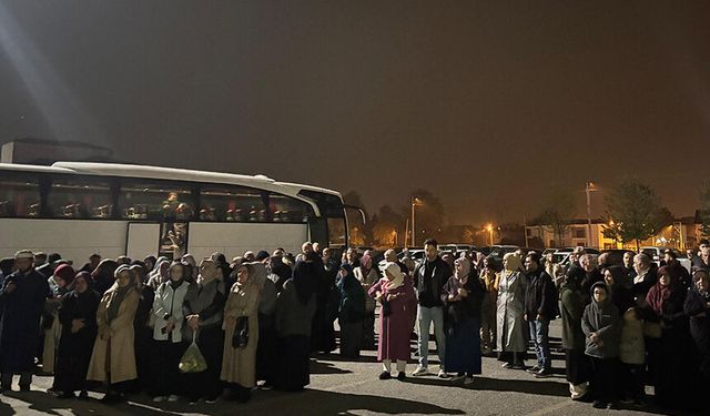 Düzceli umreciler dualarla yola çıktı