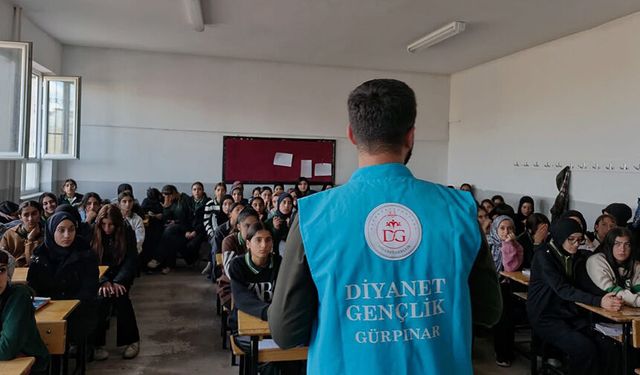 Gürpınar'da "Gençliğe Değer" konferansları sürüyor