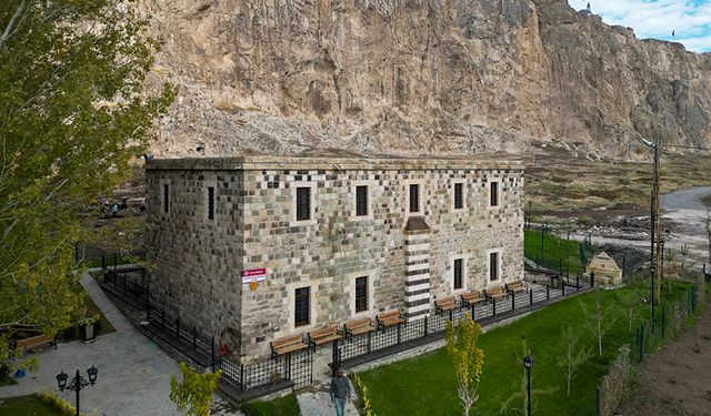 Tarihi Horhor Camii, cemaatiyle buluştu