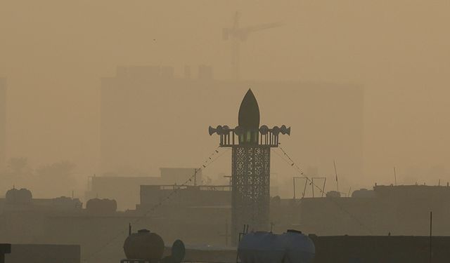 İran'da hava kirliliği ve grip salgını nedeniyle 18 eyalette eğitim uzaktan yapılıyor