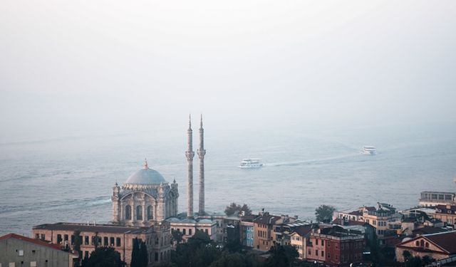 İstanbul'un bazı bölgelerinde sis etkili oluyor