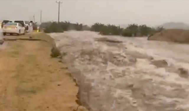 Mekke'nin güneyinde yağışlar sele yol açtı