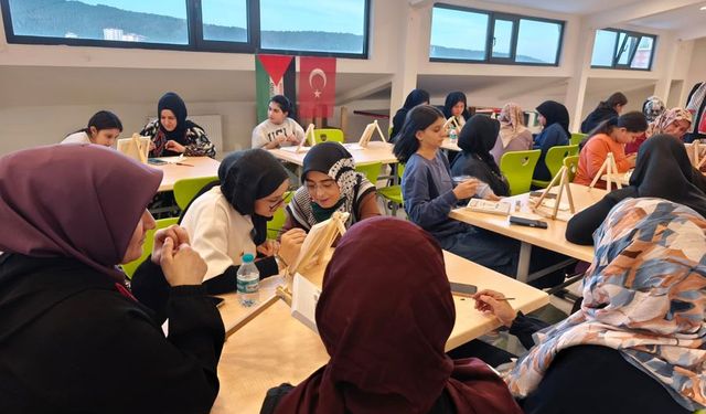 Sultanbeyli'de anne-kız namaz kampı düzenlendi