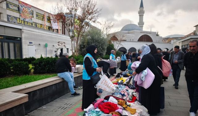 Sultanbeyli'de Gazze yararına "Hayır Çarşısı" düzenlendi
