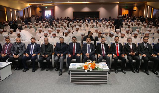 VAN’DA '3. DÖNEM ADAY DİN GÖREVLİLERİ' MEZUN OLDU