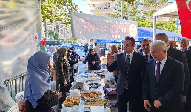 Alanya'da Gazze yararına kermes açıldı
