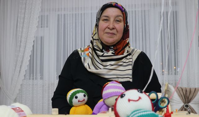 Ördüğü bebeklerle kimsesiz çocukları mutlu ediyor