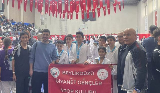 Beylikdüzü Diyanet Gençlik'ten karatede büyük başarı