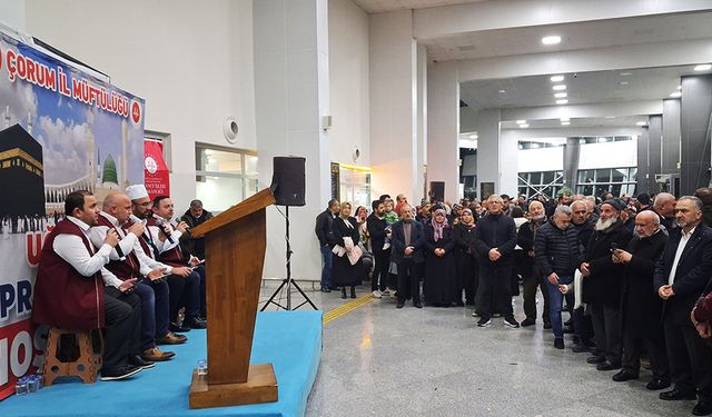 Çorumlu umreciler dualarla uğurlandı