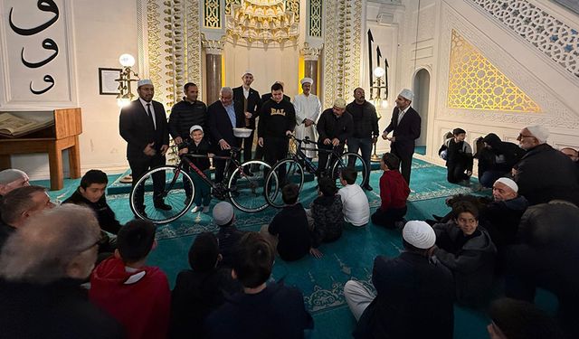 Erdek'te gençler sabah namazında buluştu