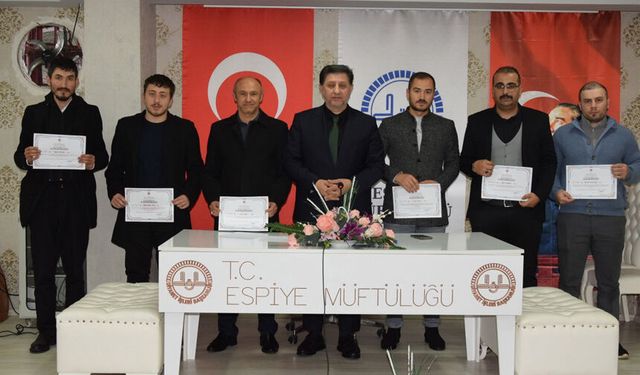 Espiye'de hafızlığını muhafaza eden din görevlileri belge aldı