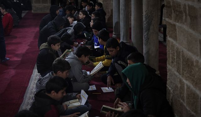 Gazzeli çocuklar hafızlık yapıyor