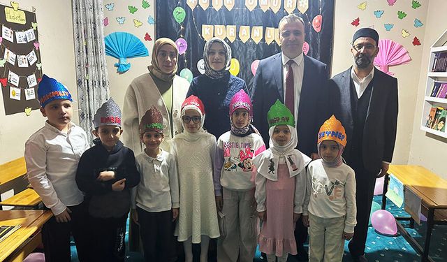 Gevaş'ta çocuklar Kur'an'a geçmenin sevincini yaşadı