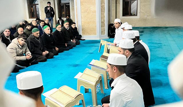 Hakkarili gençlerden Regaib programı