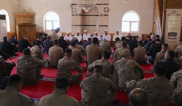 Hakkari'de şehitler dualarla anıldı