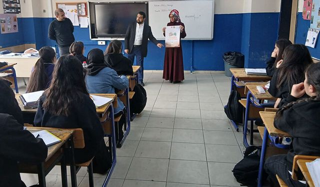 Hakkari'de "Umre Ödüllü Gençlik Bilgi Yarışması" tanıtıldı