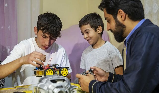 Teknoloji meraklısı imamla genç, kumandalı mini araba üretti