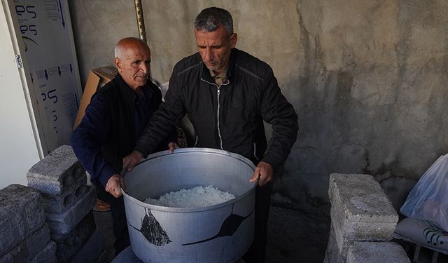 25 yıldır yoksullara ve yolculara yemek ikram ediyor