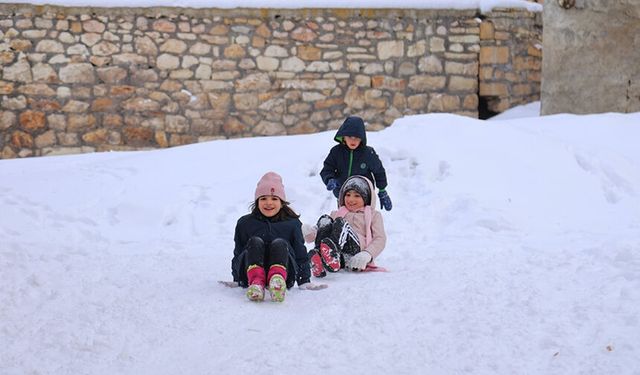 Birçok il ve ilçede kar yağışı nedeniyle eğitime bir gün ara verildi