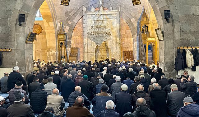 Kayseri'de Melik Mehmet Gazi dualarla yad edildi