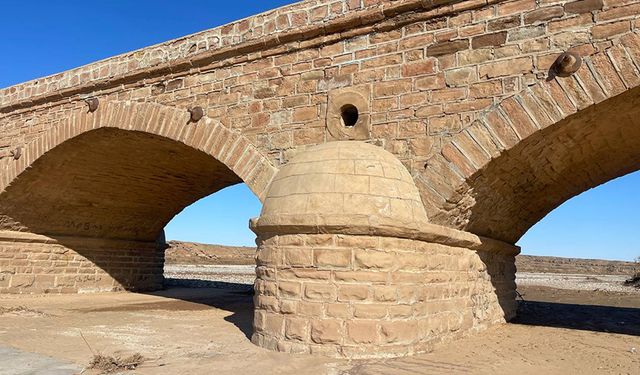 Kerkük'teki tarihi Osmanlı Köprüsü yıllara ve sellere rağmen dimdik ayakta duruyor