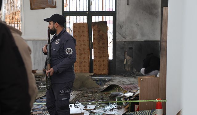 Suriye'deki bir camide patlama meydana geldi