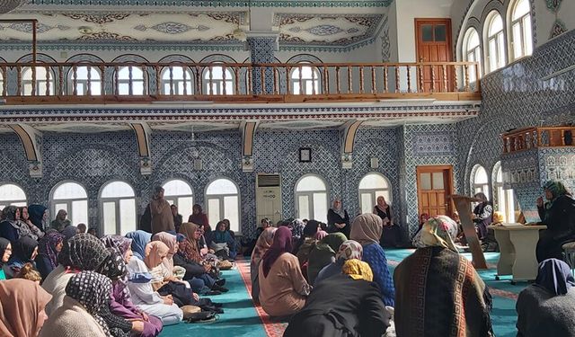 Anamurlu kadınlardan cuma sohbetlerine yoğun ilgi