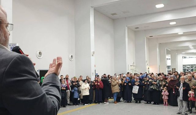 Çorum'da 255 umreci dualarla yola çıktı