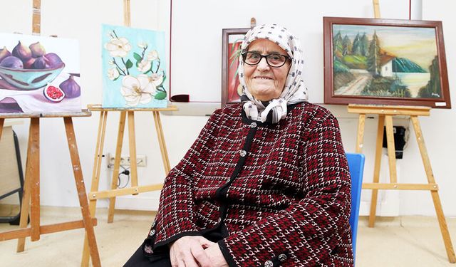 81 Yaşındaki Esme teyze eğitim sevgisiyle örnek oluyor