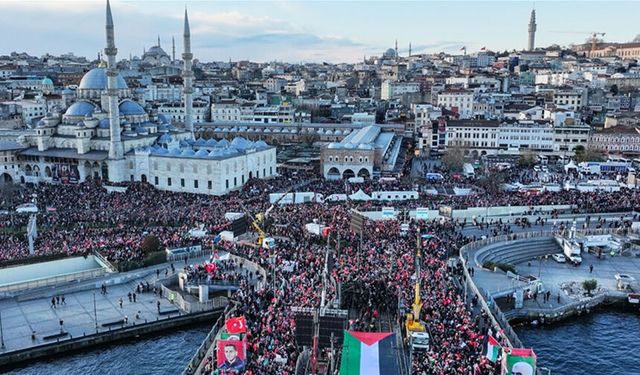 Filistin'e destek için 520 bin kişi Galata Köprüsü'nde buluştu