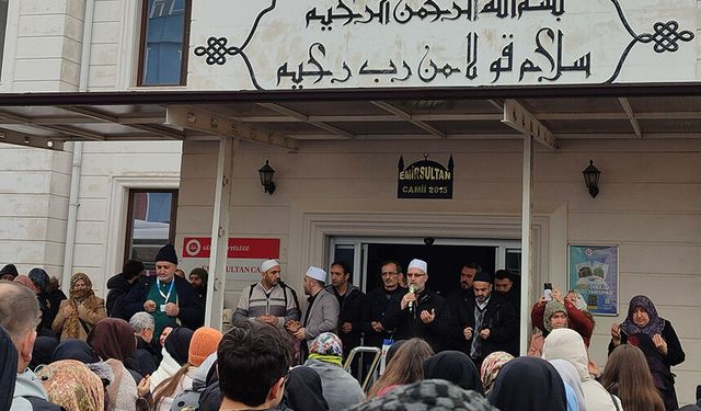Gürsu'da umreciler dualarla uğurlandı