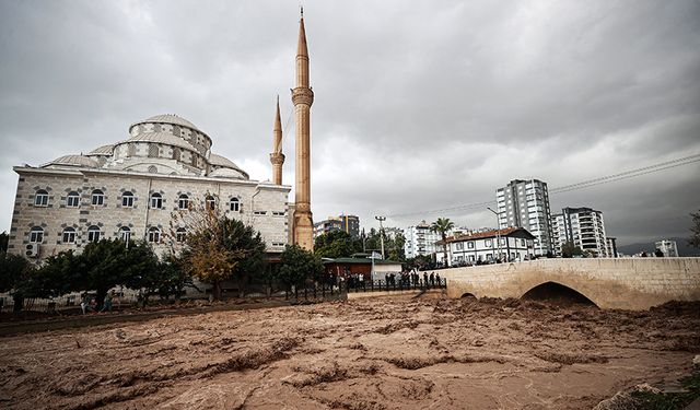 Mersin'de kuvvetli yağış etkili oldu