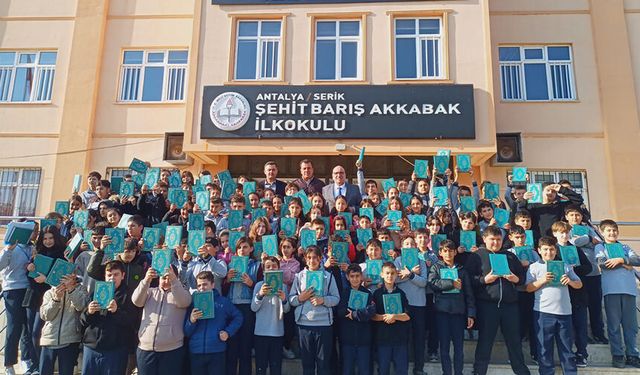 Serik’te öğrencilere Kur’an-ı Kerim hediye edildi