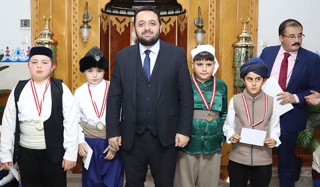 Sivas'ta geleneksel okçuluk yarışmalarında dereceye giren sporcular ödüllendirildi