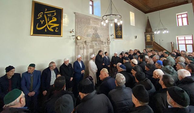 Suşehri'nde umreciler dualarla uğurlandı