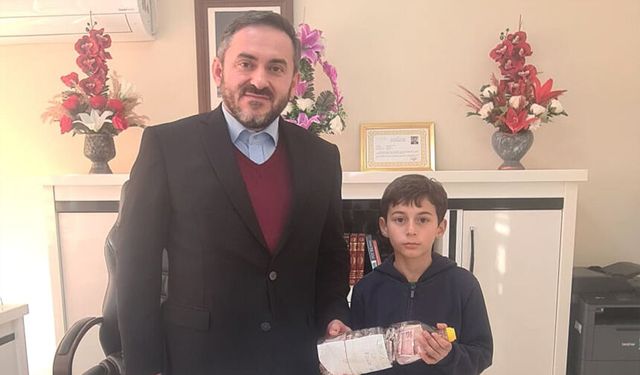 Biriktirdiği harçlıklarını Filistin için bağışladı