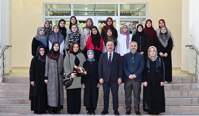 Vali Çalgan, Kur'an kursunda öğrencileriyle iftarda buluştu