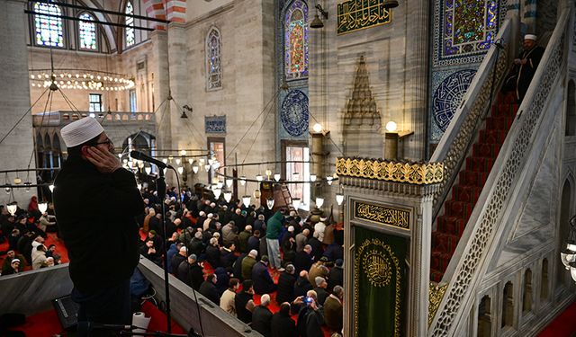 Ramazanın ilk cuma namazı kılındı