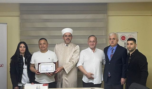 Fransız Thomas, Esenler'de Müslüman oldu