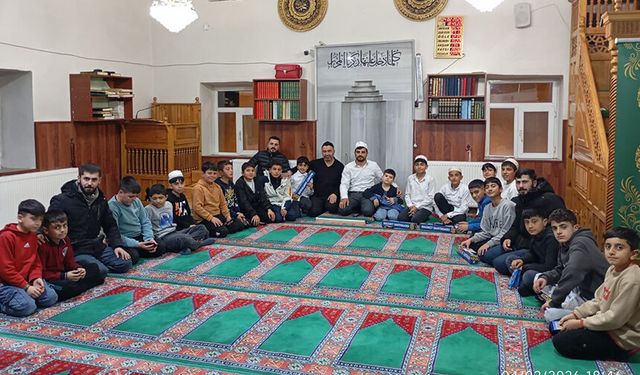 Karlıova'da gençler camide buluştu