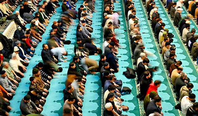 Dünyada Ramazan ayının ilk teravih namazı kılındı