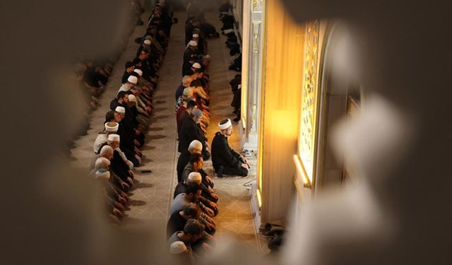 Ramazan ayının ilk teravih namazı kılındı