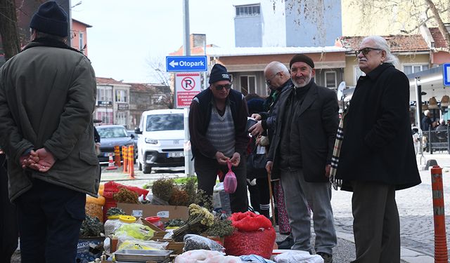 Depremlerden etkilenen Sındırgı esnafı için "seferberlik günü"