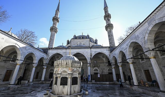 Üsküdar'ın silüetinde üç asırlık estetik miras Valide-i Cedid Camii
